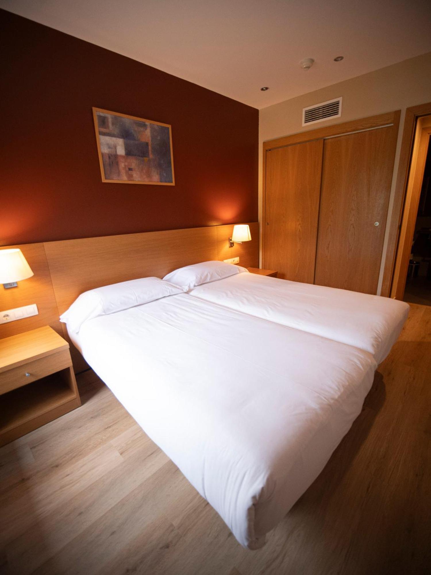 Aparthotel Siente Boi & Spa Pla de l'Ermita Exteriör bild