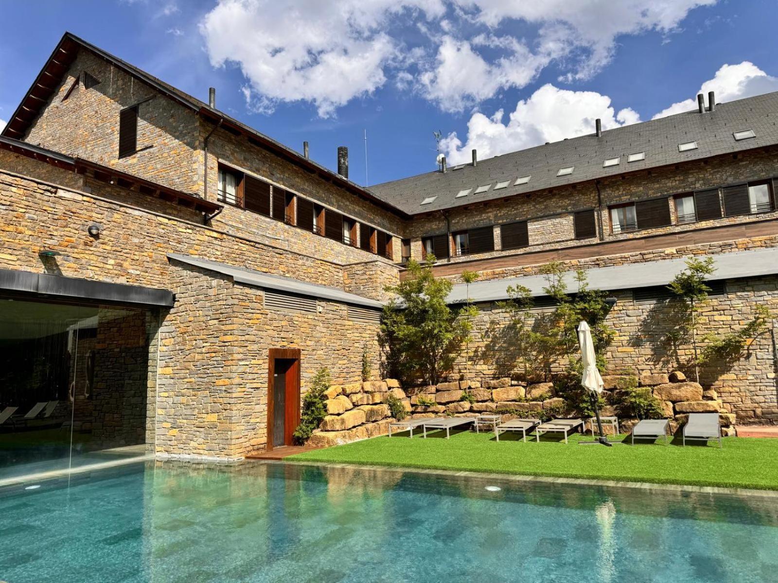Aparthotel Siente Boi & Spa Pla de l'Ermita Exteriör bild