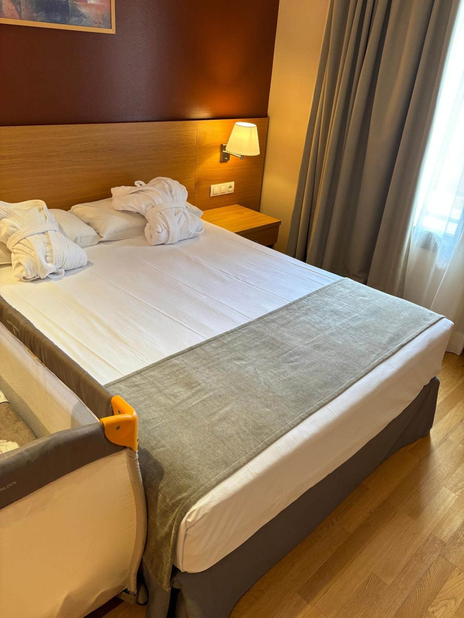 Aparthotel Siente Boi & Spa Pla de l'Ermita Exteriör bild