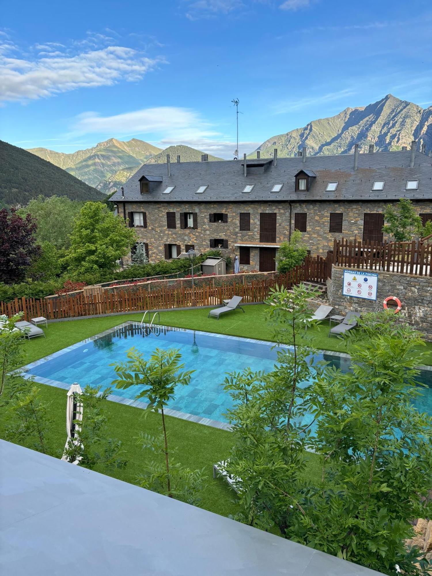 Aparthotel Siente Boi & Spa Pla de l'Ermita Exteriör bild